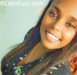Date this funny Dominican Republic girl Scarlet from Santo Domingo DO35996