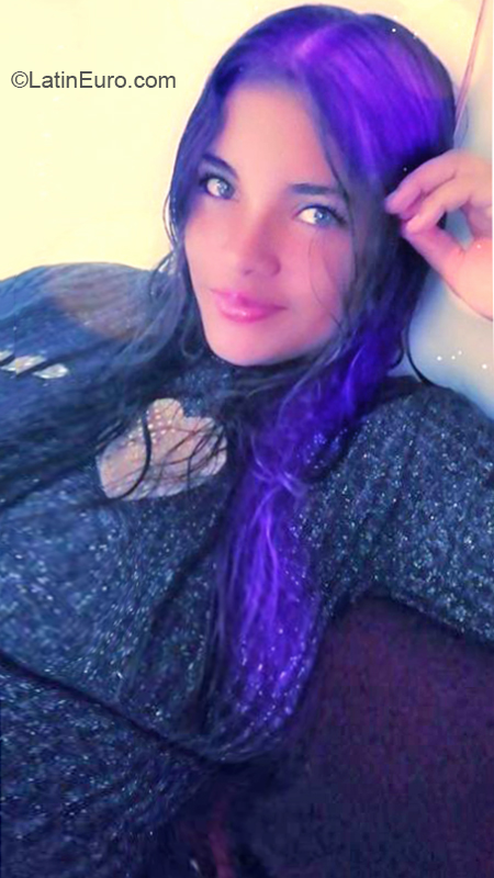 Date this charming Colombia girl Leyla from Manizalez CO26028