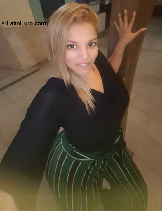 Date this athletic Cuba girl Day from Havana CU591