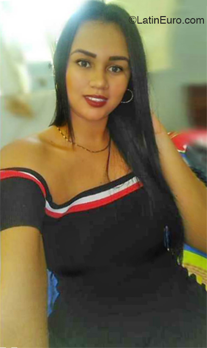 Date this hard body Colombia girl Angie from cali CO26057
