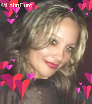 Date this voluptuous Cuba girl Mirna from Baracoa CU599