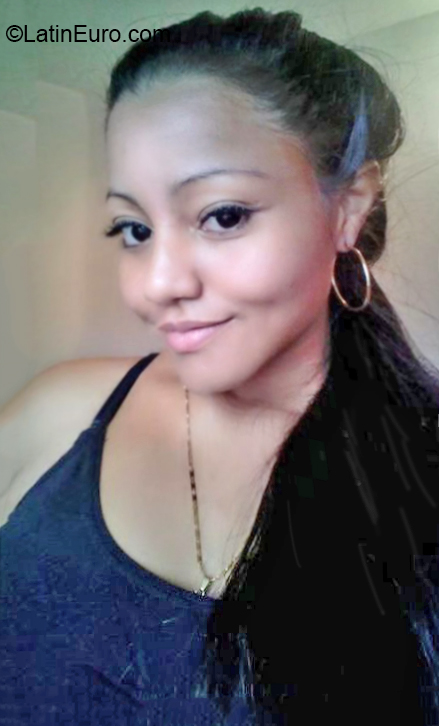 Date this gorgeous Venezuela girl Alejandra from Caracas VE2720