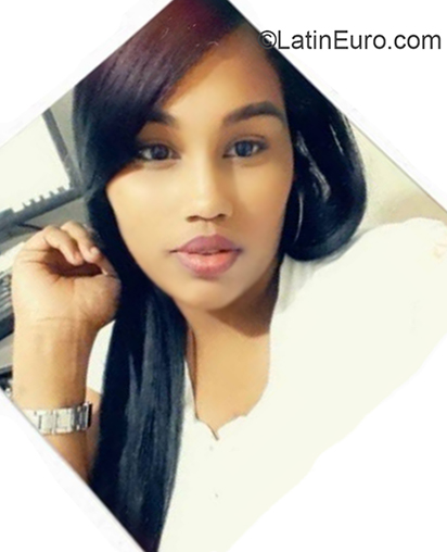 Date this foxy Dominican Republic girl Victoria from Santiago DO36203
