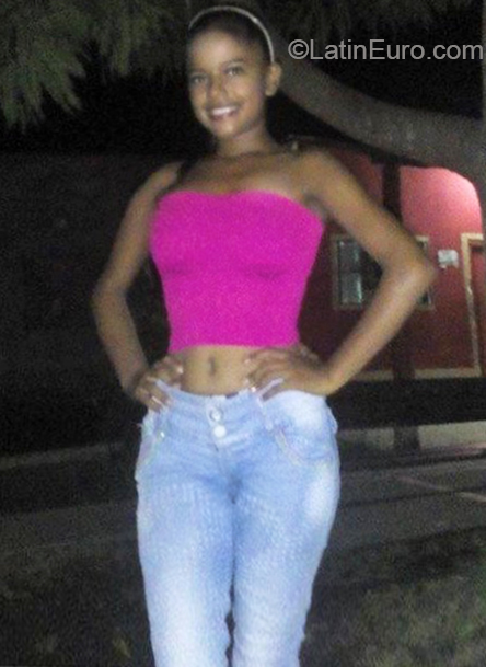 Date this stunning Colombia girl Neyla from Bucaramanga CO26125