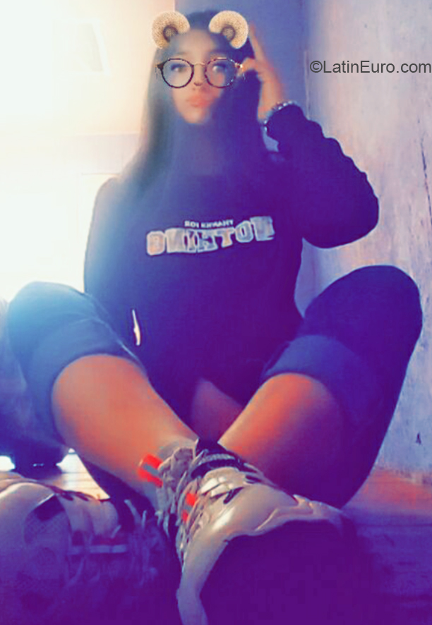 Date this young Chile girl Catalina from Maullin CL145