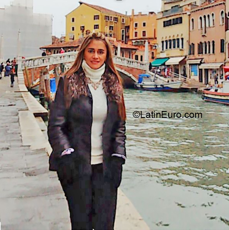 Date this cute Colombia girl Bibiana from Medellin CO26142