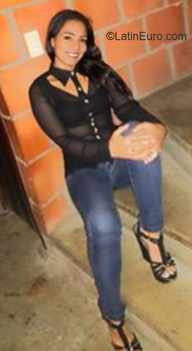 Date this gorgeous Colombia girl Stella from Cali CO26143