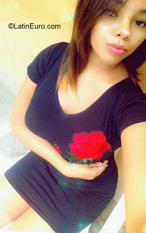 Date this happy Dominican Republic girl Yersie from Santiago DO36235