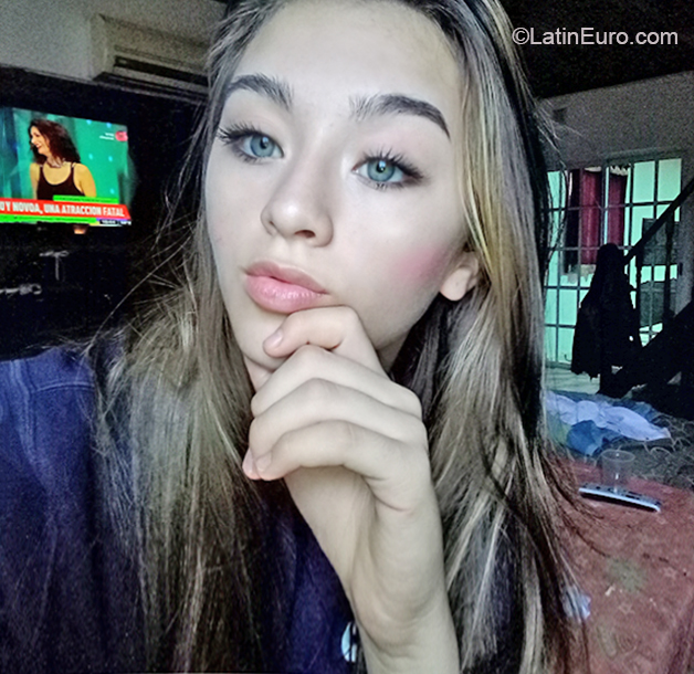 Date this fun Argentina girl Vicky from Anelo AR247