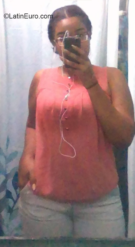 Date this hard body Venezuela girl Aksra from Caracas VE2745