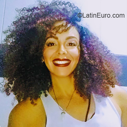 Date this good-looking Colombia girl Yaky from Medellin CO26182