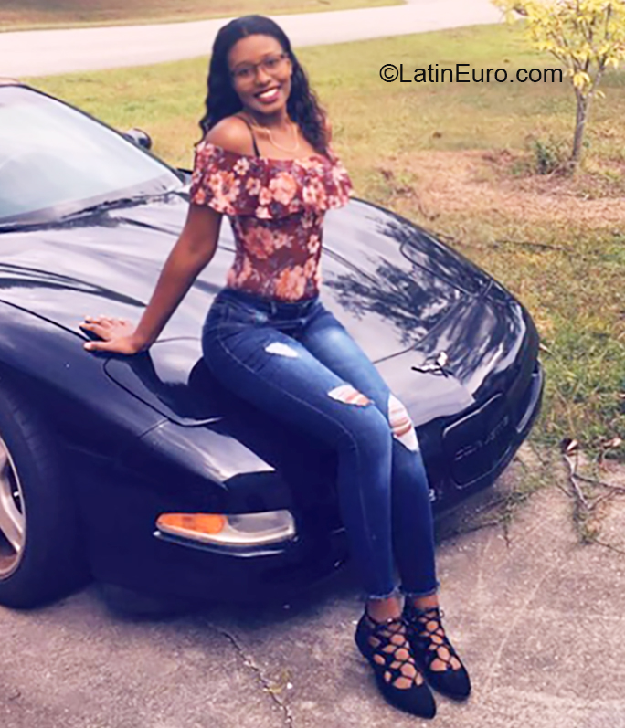 Date this pretty Jamaica girl Unique from Kingston US20405