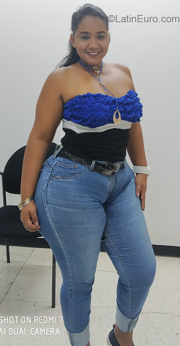 Date this sensual Venezuela girl Luisania from Caracas VE2753
