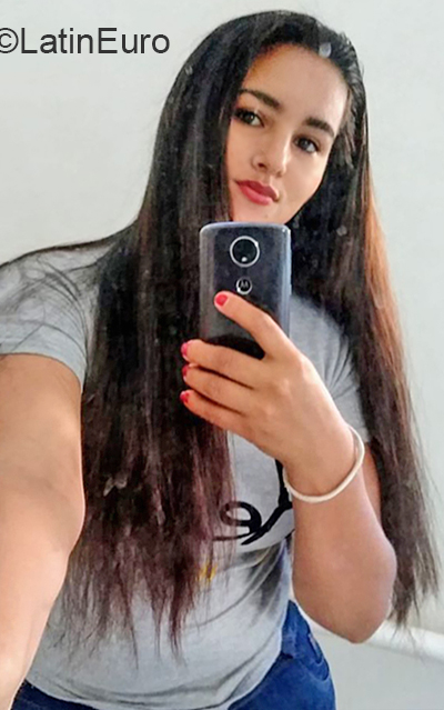 Date this young Colombia girl Erica from Bucaramanga CO26205