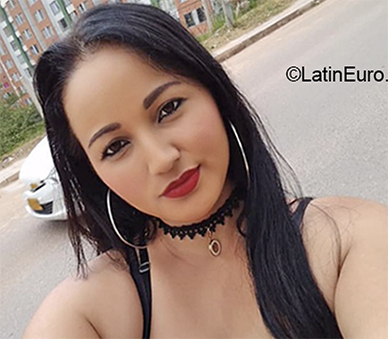 Date this happy Colombia girl Ingrid from Bucaramanga CO26219