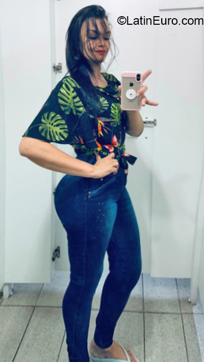 Date this lovely Brazil girl Renata from Baixo Guabdu BR10946