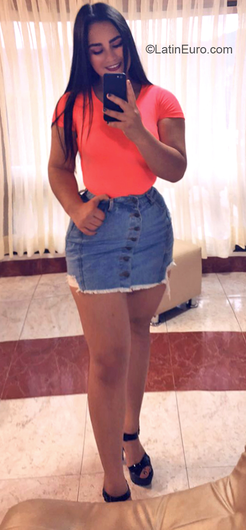 Date this passionate Colombia girl Yeimi from Cali CO26224