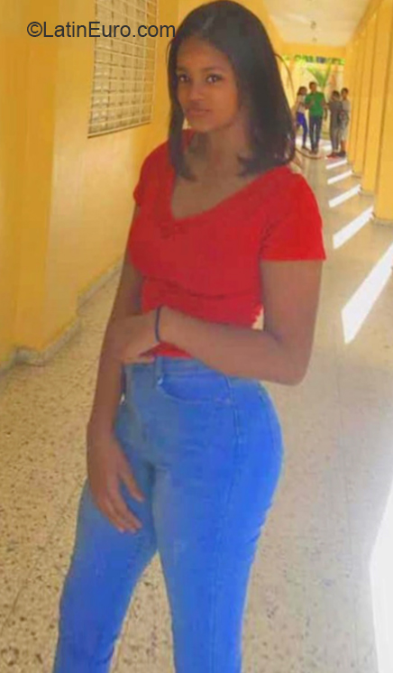 Date this passionate Dominican Republic girl Brenda from Santo Domingo Oeste DO36442