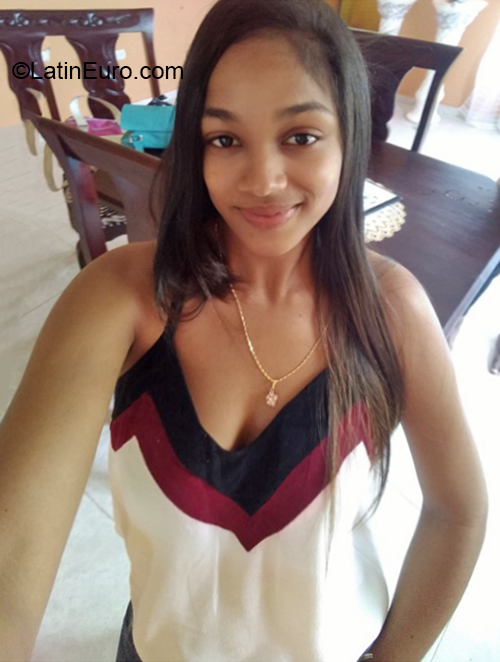 Date this beautiful Dominican Republic girl Esmeraly from Santo Domingo DO36446