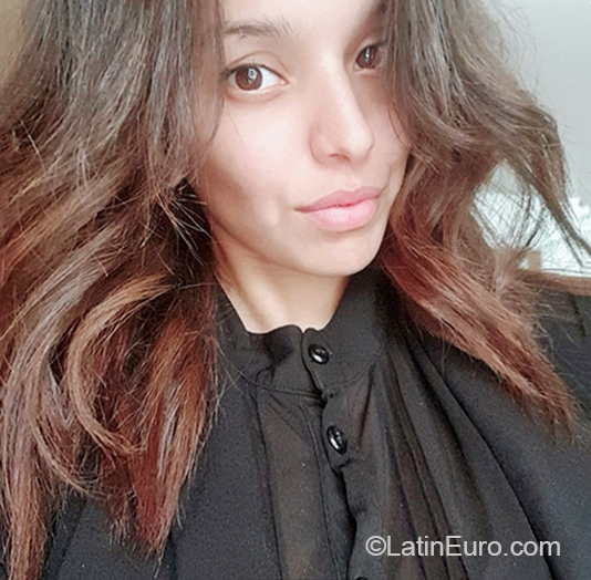 Date this charming Argentina girl Carolina from Buenos Aires AR256