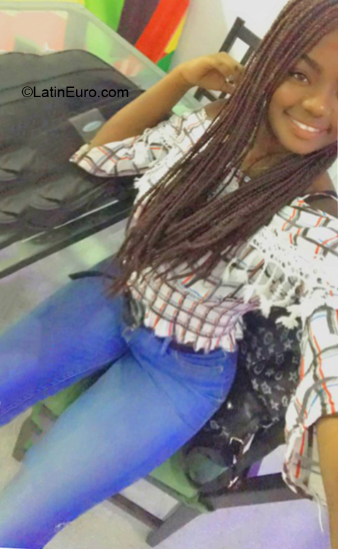 Date this voluptuous Dominican Republic girl Abigail from San Pedro De Macoris DO36478