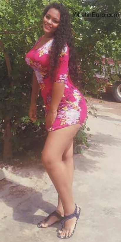 Date this charming Venezuela girl Wilmery from Falcon VE2776