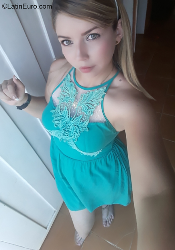 Date this young Venezuela girl Rosa from Barquisimeto VE2788