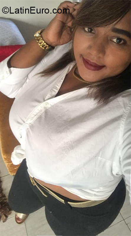 Date this athletic Dominican Republic girl Yory from Santo Domingo DO40090