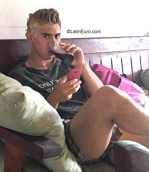 Date this voluptuous Argentina man Tomas from Rio Negro AR262