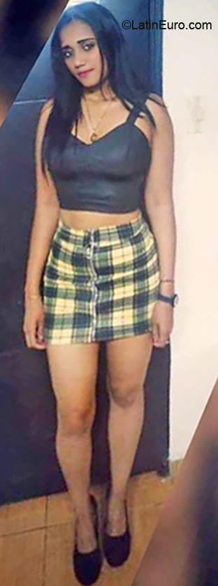 Date this georgeous Colombia girl Luciana from Bogota CO27099