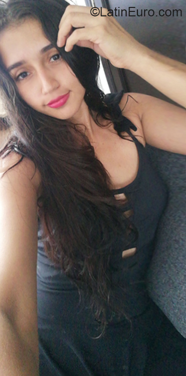 Date this funny Colombia girl Marcela from Cucuta CO26327