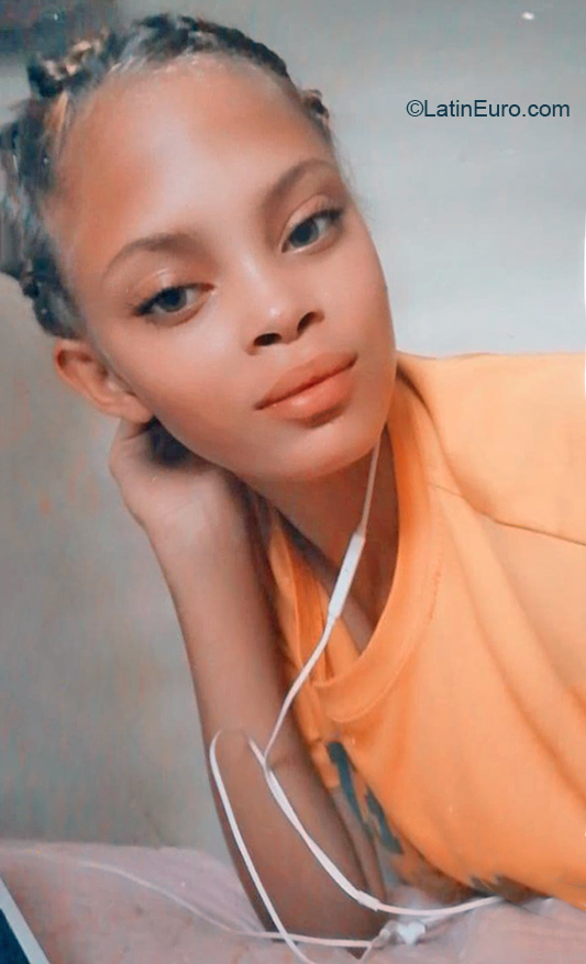 Date this gorgeous Colombia girl Ruth from Santo Domingo CO26339