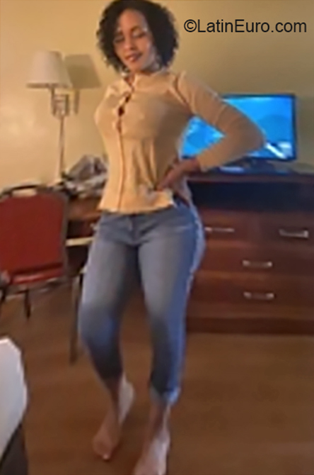 Date this happy United States girl La gata Belkis from Orlando US20501