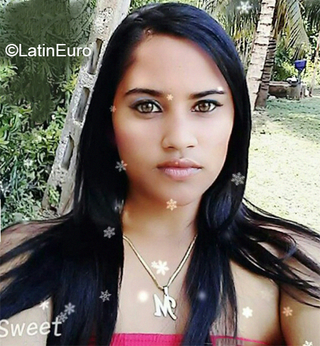 Date this attractive Cuba girl Maydelis from Bayamo CU632