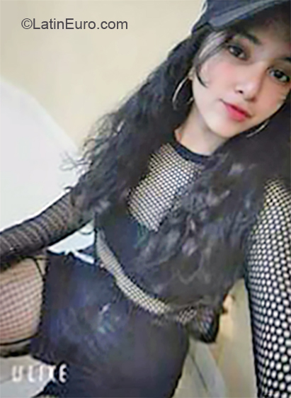 Date this pretty Venezuela girl Rina from Caracas VE2819