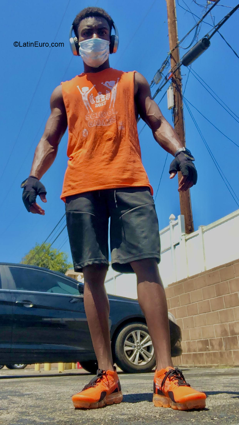 Date this pretty United States man Curtis from Los Angeles US20511