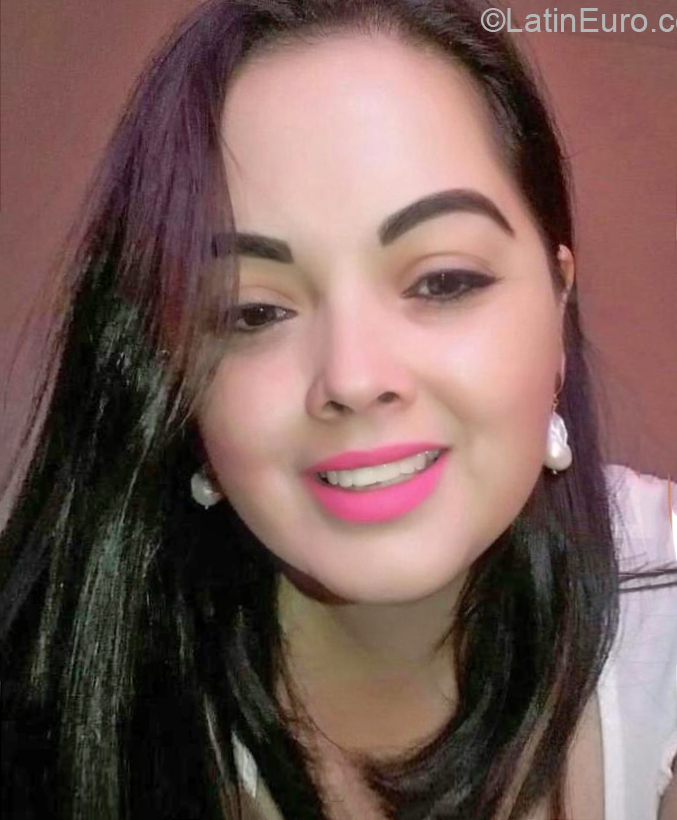 Date this pretty Honduras girl Maru from San Pedro Sula HN2733
