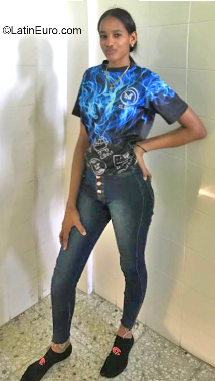 Date this attractive Dominican Republic girl Nayali from Santiago DO36824