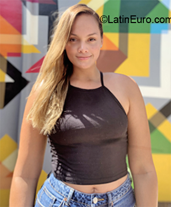 Date this foxy Colombia girl Andrea from Cali CO26424