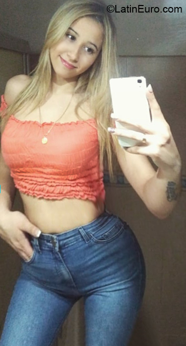 Date this hard body Argentina girl Yenin from Buenos Aires AR288