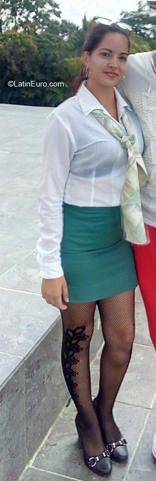 Date this foxy Cuba girl Mely from Havana CU635