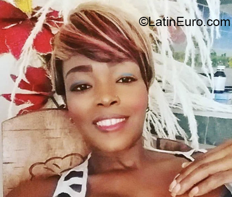 Date this gorgeous Venezuela girl Luna from Caracas VE2856