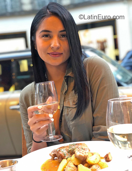 Date this attractive Colombia girl Natalia from Medellin CO26452