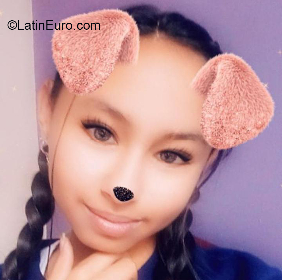 Date this pretty Colombia girl Lorena from Bogota CO26455