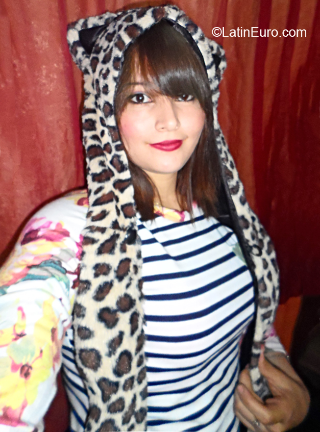 Date this athletic El Salvador girl Monika from San Salvador SV104