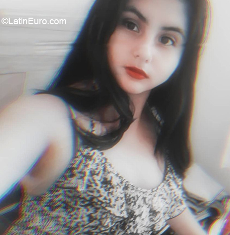Date this sultry Peru girl Gramanesa from Lima PE1470
