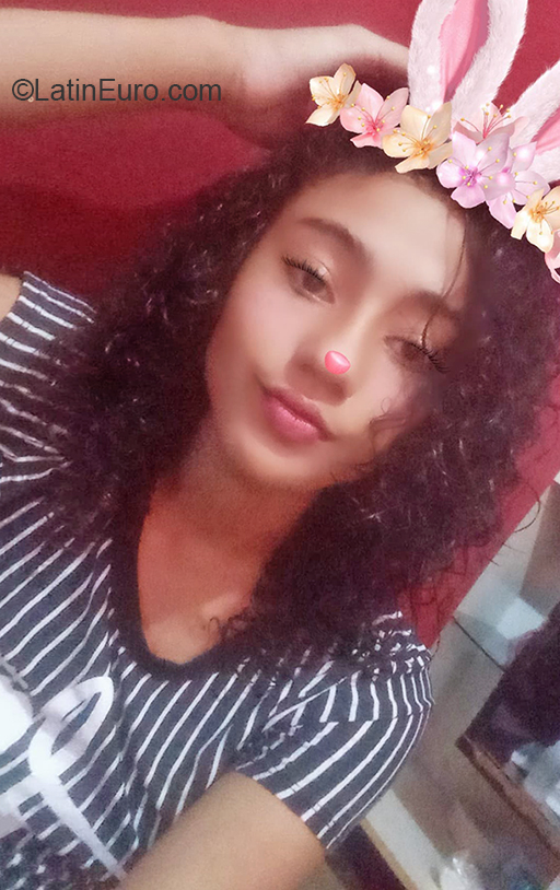 Date this good-looking Brazil girl Yasmin from Sao Paulo BR11003