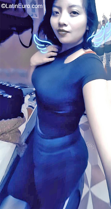 Date this hot Ecuador girl Andrea from Quito EC402