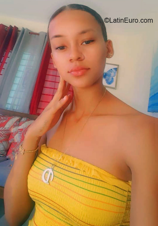 Date this lovely Dominican Republic girl Oireiny from Jarabacoa DO36927