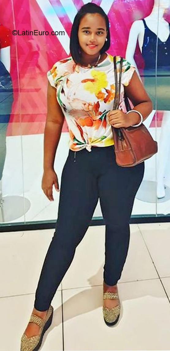 Date this tall Dominican Republic girl Jasmileidy from Barahona DO36932
